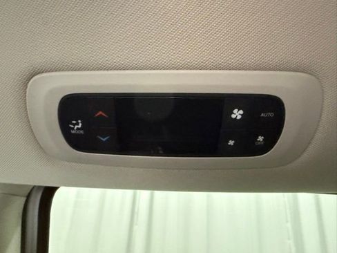 Used 2024 Chrysler Pacifica Touring-L image 23