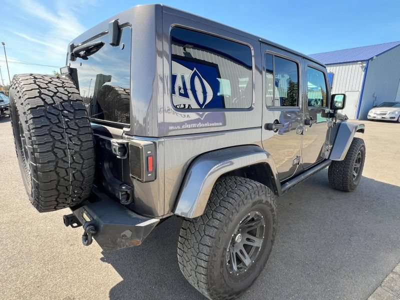 Used 2018 Jeep Wrangler Unlimited Sahara w/ Dual Top Group AWD/4WD image 12
