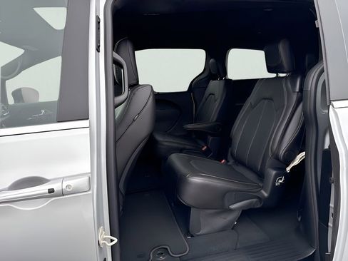 New 2026 Chrysler Pacifica Select image 20