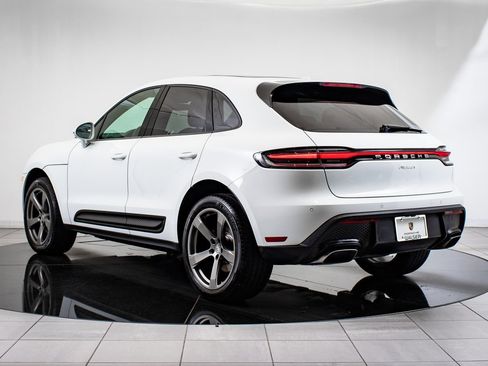 Certified 2024 Porsche Macan image 3