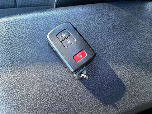 Used 2017 Toyota RAV4 XLE image 10