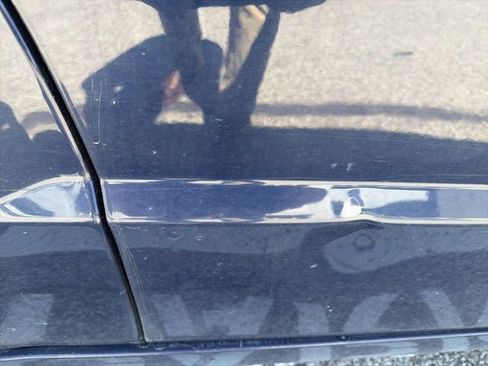 Used 2014 Chrysler Town & Country Touring-L w/ Driver Convenience Group image 9