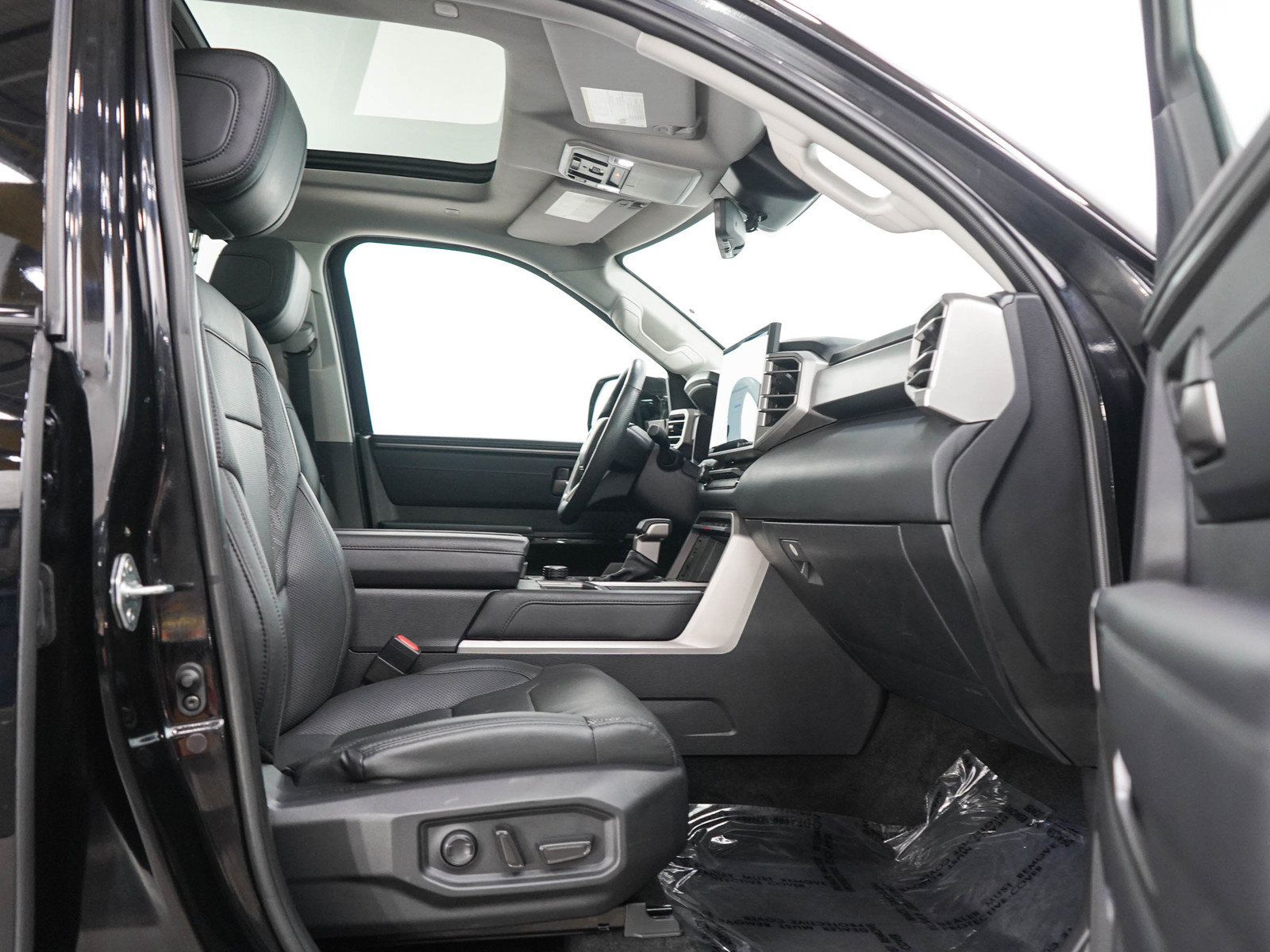 Used 2024 Toyota Tundra Limited AWD/4WD image 11