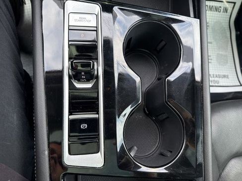 Used 2024 Volkswagen Atlas SEL image 16