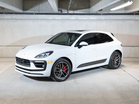 Certified 2022 Porsche Macan S AWD/4WD image 1