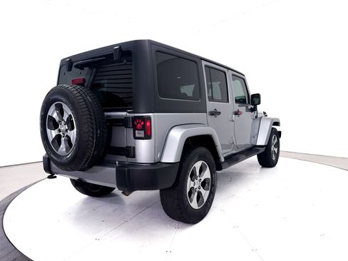Used 2017 Jeep Wrangler Unlimited Sahara w/ Max Tow Package AWD/4WD image 15