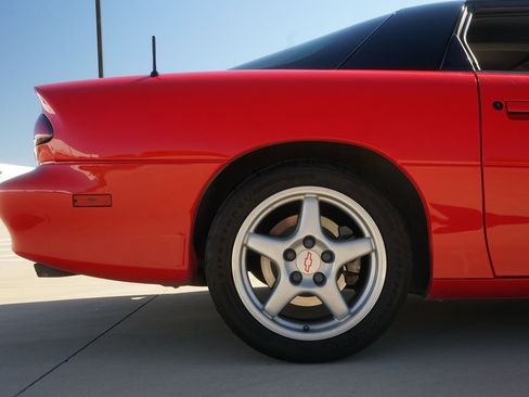 Used 1999 Chevrolet Camaro Z28 w/ Performance Pkg image 39