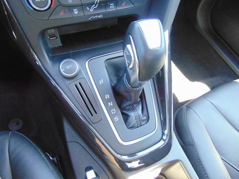 Used 2016 Ford Focus Titanium w/ Titanium Technology Package FWD image 20