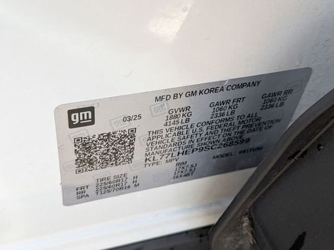 Used 2025 Chevrolet Trax LT FWD image 32