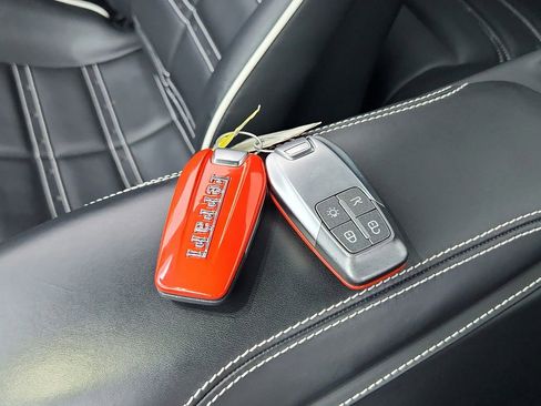 Used 2020 Ferrari Portofino image 25