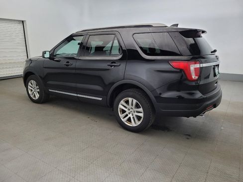Used 2018 Ford Explorer XLT image 3