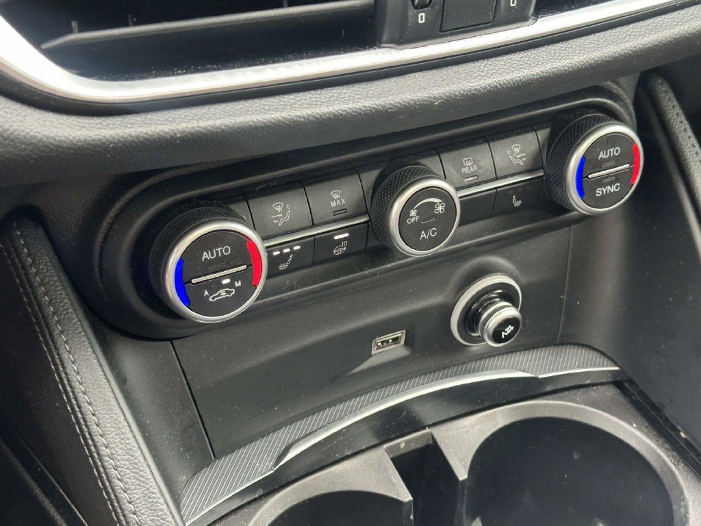 Used 2024 Alfa Romeo Stelvio Ti AWD/4WD image 31