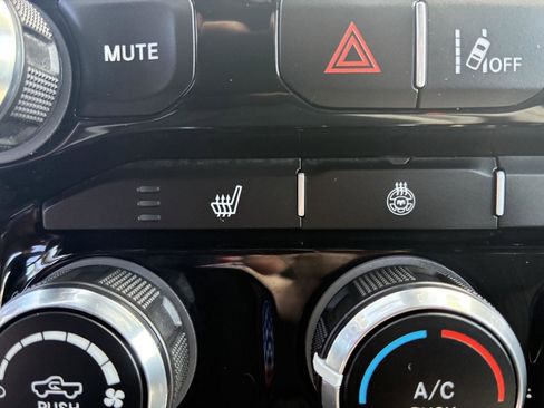 Used 2025 RAM 1500 Big Horn AWD/4WD image 36