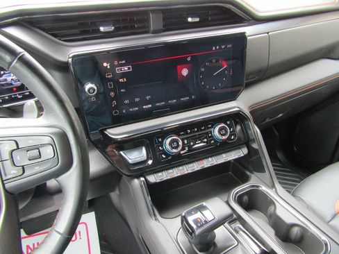 Used 2024 GMC Sierra 1500 AT4 w/ Technology Package AWD/4WD image 35