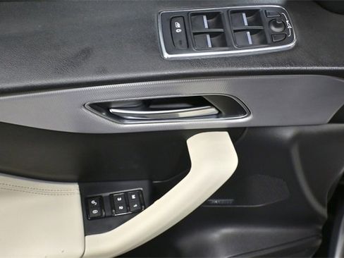 Used 2017 Jaguar F-PACE R-Sport image 18