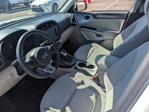 Used 2021 Kia Soul LX image 9