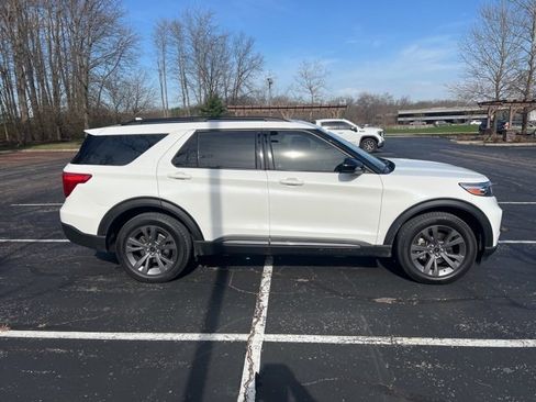 Certified 2022 Ford Explorer XLT w/ Equipment Group 202A image 5