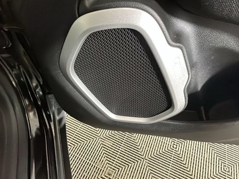 Used 2020 Jeep Renegade Latitude w/ Cold Weather Group AWD/4WD image 36