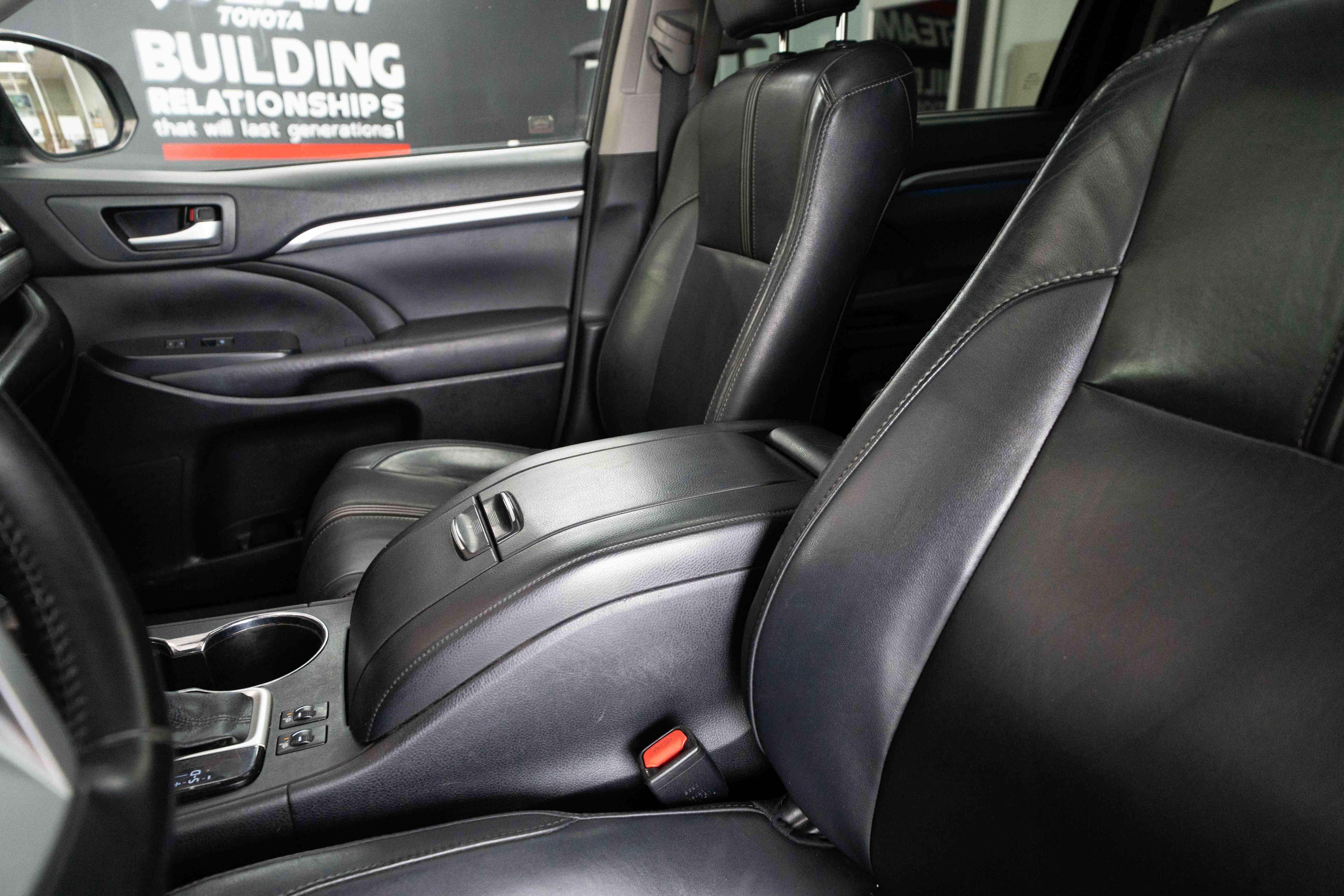 Used 2017 Toyota Highlander SE AWD/4WD image 10