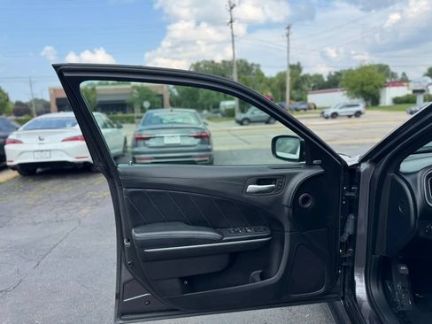 Used 2019 Dodge Charger Scat Pack w/ Dynamics Package RWD image 31