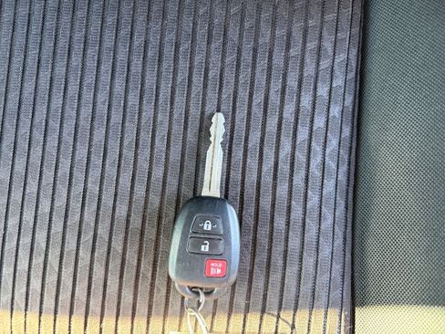 Used 2020 Toyota 4Runner TRD Off-Road AWD/4WD image 31