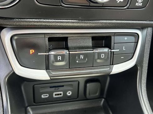 Used 2023 GMC Terrain SLT AWD/4WD image 32
