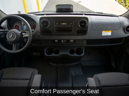 Used 2025 Mercedes-Benz Sprinter 144 Cargo image 21