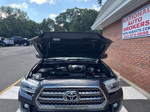 Used 2016 Toyota Tacoma TRD Sport w/ Towing Package AWD/4WD image 35