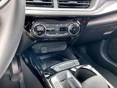 New 2026 Chevrolet Trax ACTIV w/ Sunroof Package FWD image 21