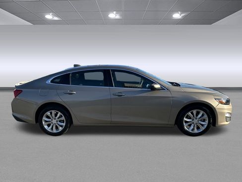 Used 2024 Chevrolet Malibu LT image 2