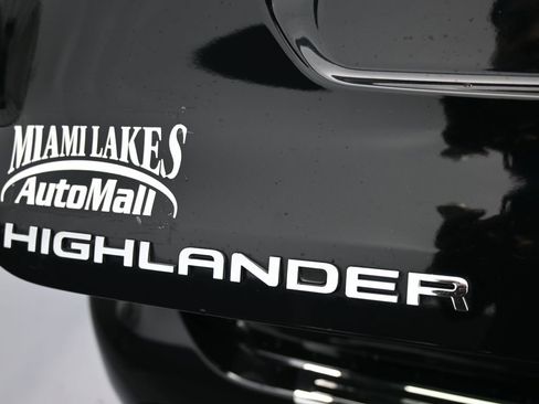 Used 2023 Toyota Highlander L image 31