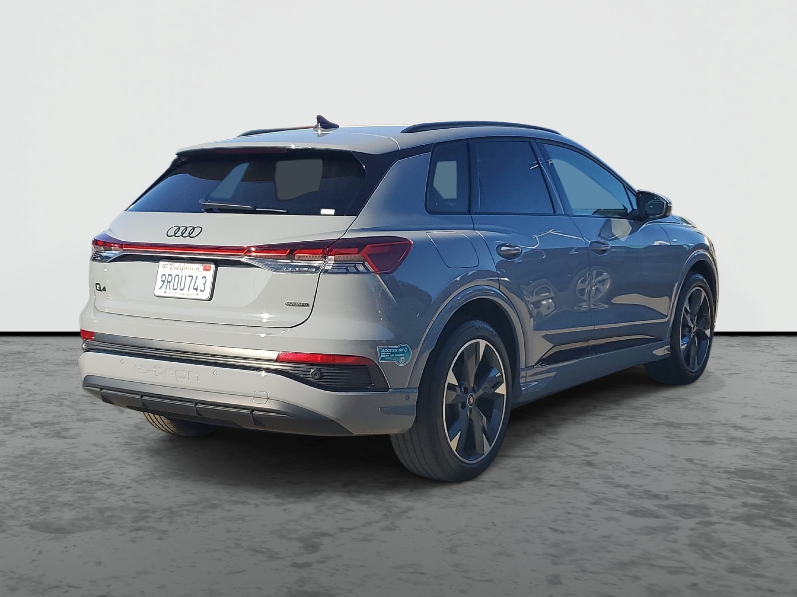 Used 2024 Audi Q4 e-tron Premium Plus AWD/4WD image 4