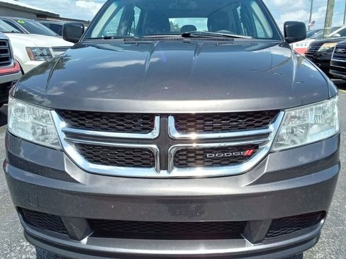 Used 2019 Dodge Journey SE w/ Comfort & Convenience Group FWD image 3