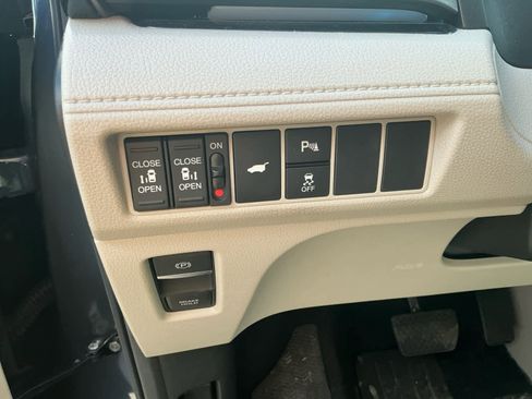 Used 2025 Honda Odyssey Elite image 19