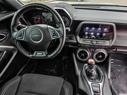 Certified 2021 Chevrolet Camaro SS RWD image 28