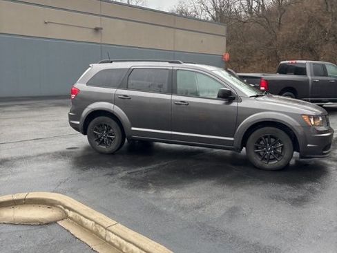 Used 2020 Dodge Journey SE w/ SE Popular Equipment Group image 3