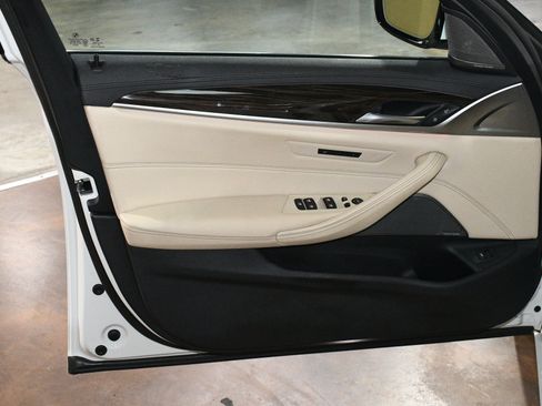 Used 2020 BMW 530i w/ Premium Package RWD image 41