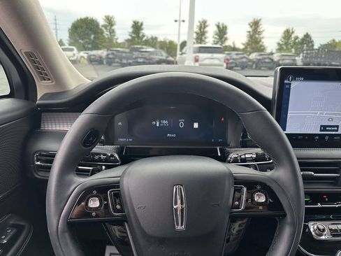 Used 2024 Lincoln Corsair AWD image 17