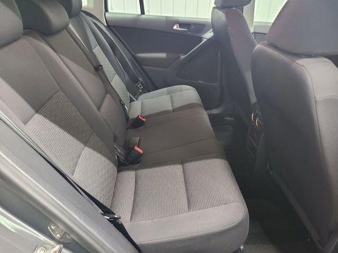 Used 2014 Volkswagen Tiguan S image 40