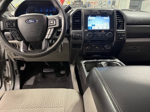 Used 2017 Ford F250 XLT w/ XLT Premium Package AWD/4WD image 13
