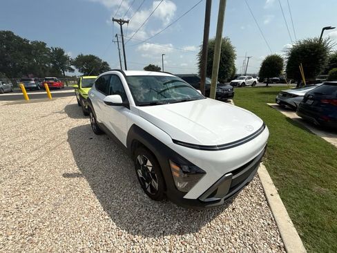 Certified 2025 Hyundai Kona SEL FWD image 10