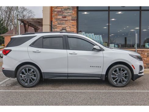 Used 2022 Chevrolet Equinox RS image 2