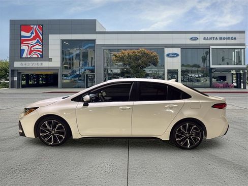 Used 2022 Toyota Corolla SE image 2