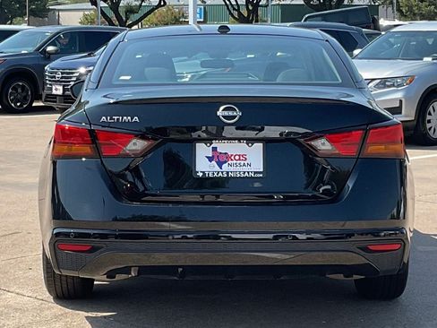 Used 2025 Nissan Altima 2.5 SV FWD image 4
