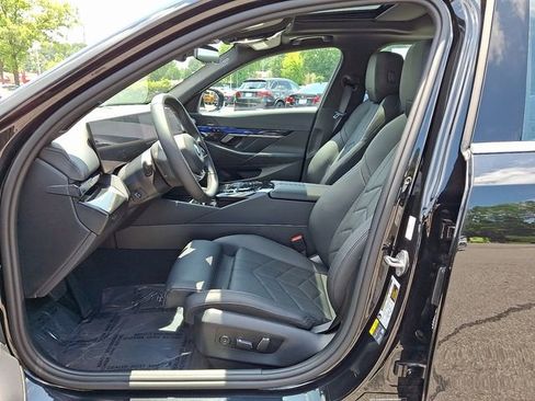 Used 2024 BMW i5 eDrive40i w/ Premium Package image 18