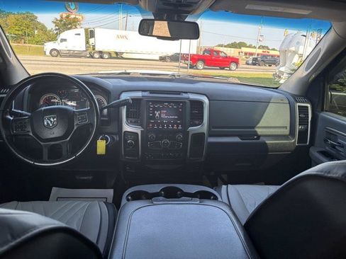 Used 2018 RAM 3500 SLT w/ Luxury Group AWD/4WD image 9