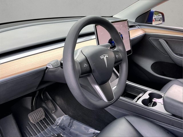 Used 2025 Tesla Model Y Long Range RWD image 14