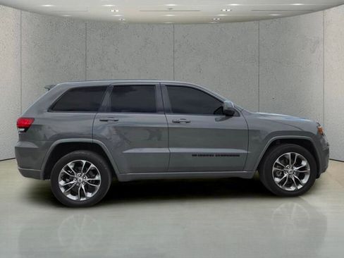 Used 2022 Jeep Grand Cherokee Laredo X RWD image 32