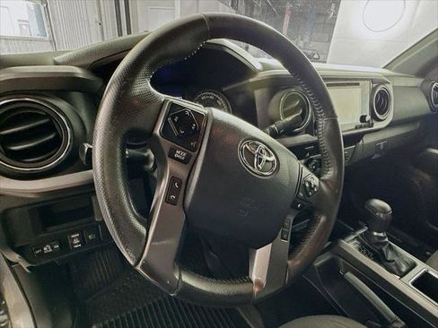 Certified 2019 Toyota Tacoma TRD Sport w/ Technology Package AWD/4WD image 9