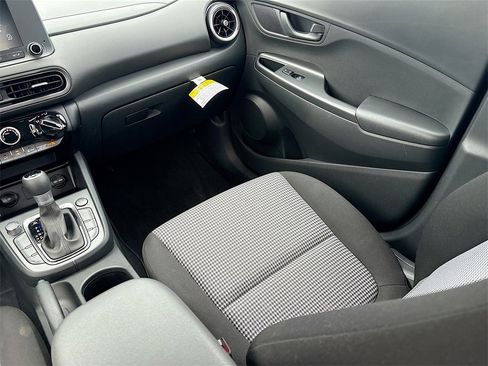 Used 2023 Hyundai Kona SE image 21